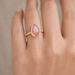 Månesten ring – tidløs elegance i forgyldt sølv